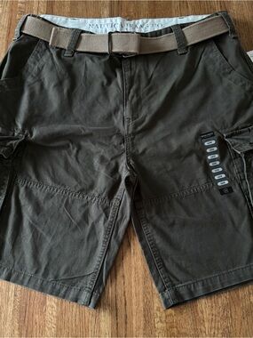 NWT Nautica Jeans Co Men’s Belted Cargo Shorts Size 40 Algae Green Utility 10"